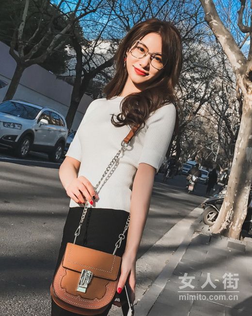 针织衫+九分裤,穿出秋日好颜色